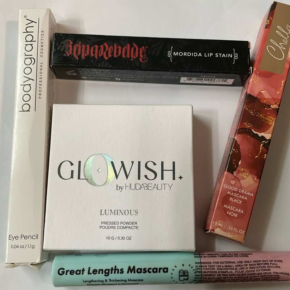 Makeup Lot Huda Beauty, Chella, Reina Rebelde, etc…